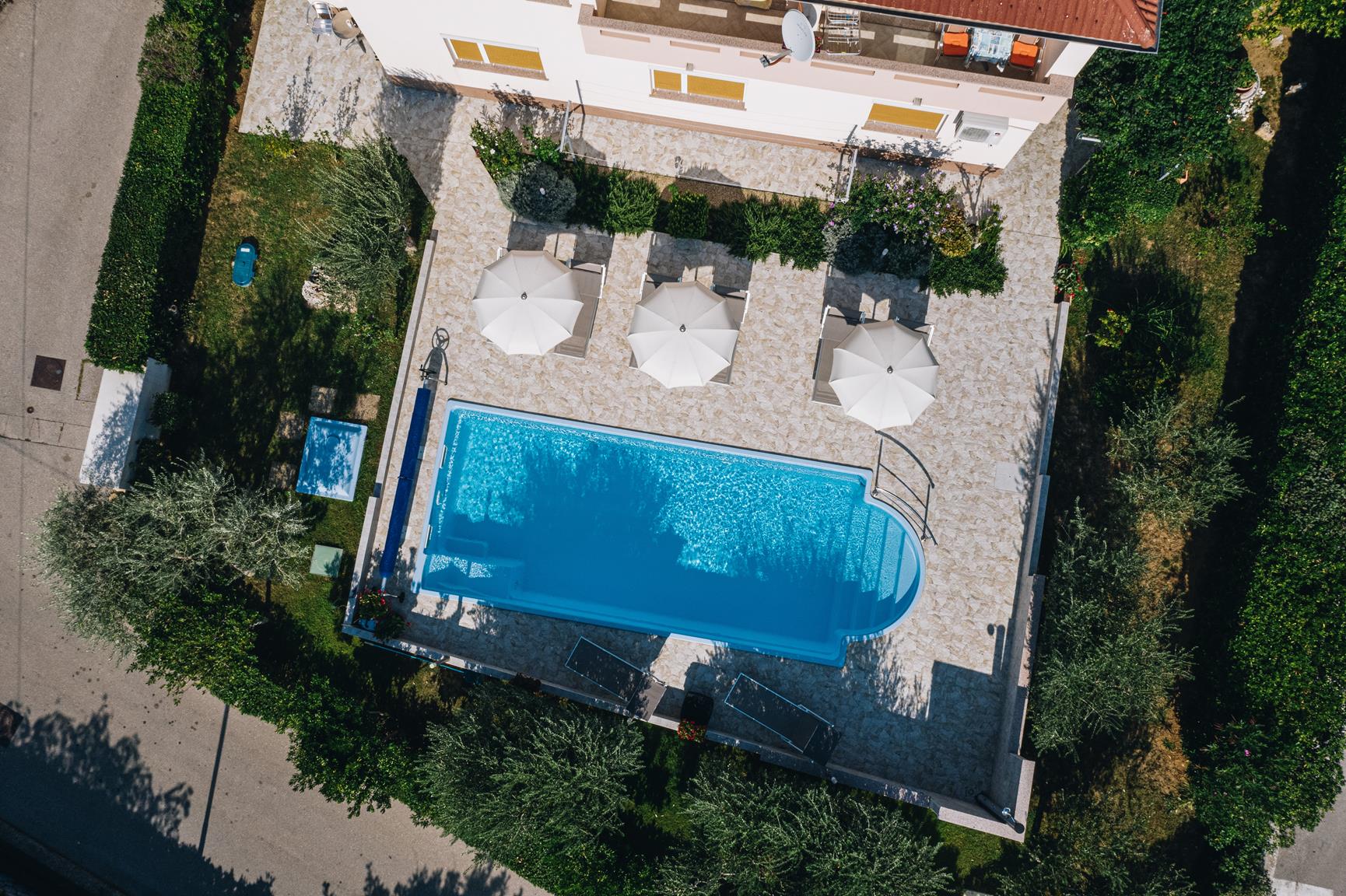 Glassfiberbasseng Barbados 9,40m x 3,70m x 1,50m